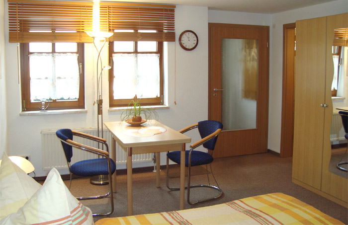Apartment im Bauernhaus - Wohn/Schlafzimmer