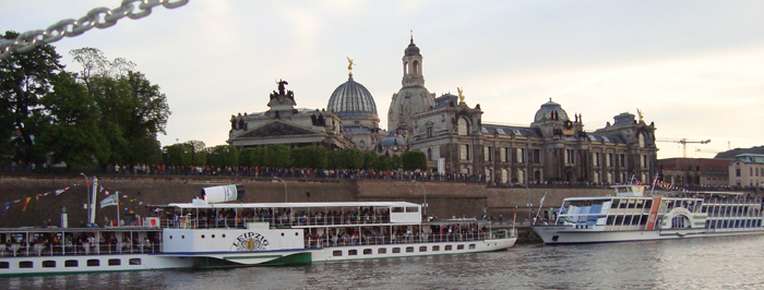 Dresden mit Brühlscher Terrasse und Frauenkirche