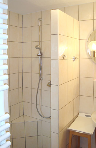 Ferienapartment im Bauernhaus - Dusche / Handtuchtrockner